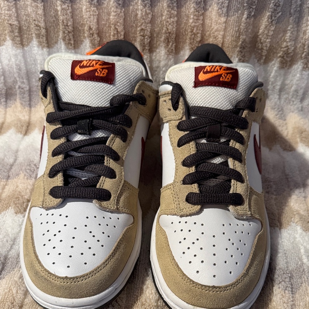Nike SB Men's White and Tan Sneakers